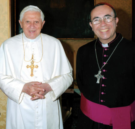 Dios-Amor en el centro. Benedicto XVI (In memoriam) [Mons. Heriberto Bodeant]